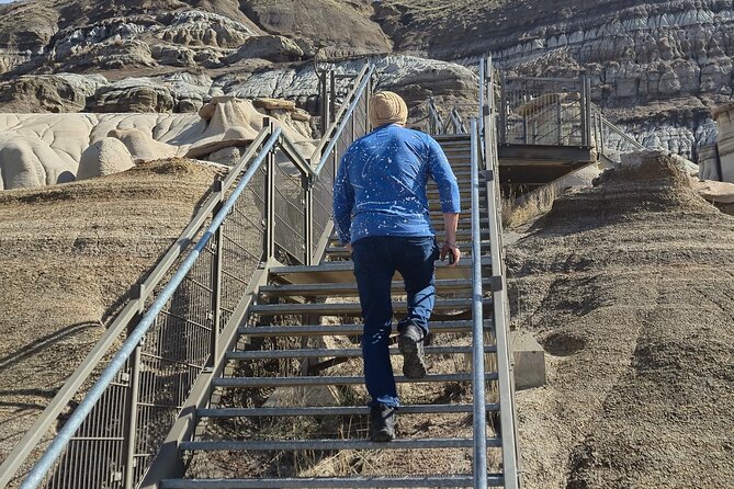 1 Day Guided Drumheller Tour: Calgary to Dinosaur Badlands - Hoodoos: short trail, real stairs, strong photo rewards