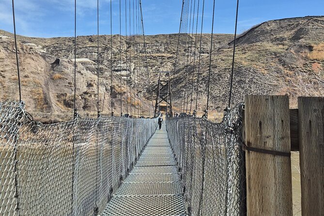 1 Day Guided Drumheller Tour: Calgary to Dinosaur Badlands - Small-group guidance, including solo-friendly photo help