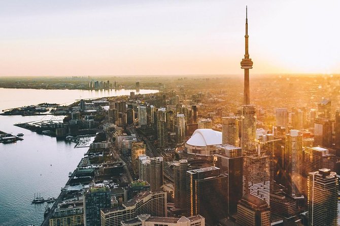 14-Minute Helicopter Tour Over Toronto - The 14-Minute Route Through Toronto’s Landmarks