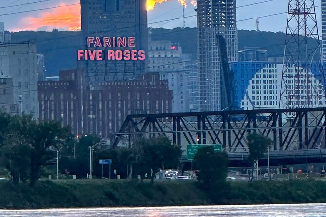 2-Hour Private Montreal Boat Cruise - Victoria Bridge, La Ronde, and the Island of Montreal between waterways