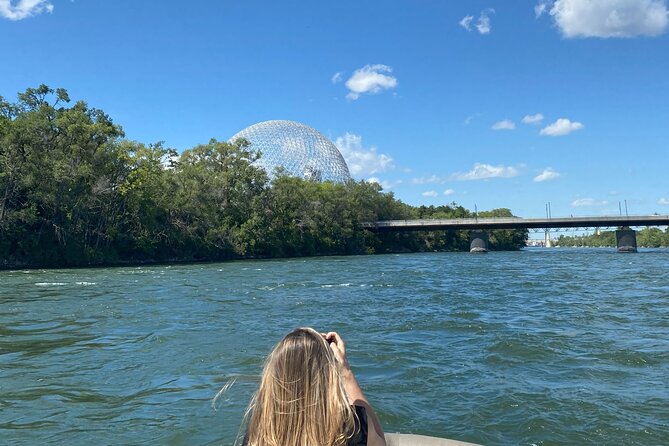 2-Hour Private Montreal Boat Cruise - Live commentary and guides: how to get more out of the ride