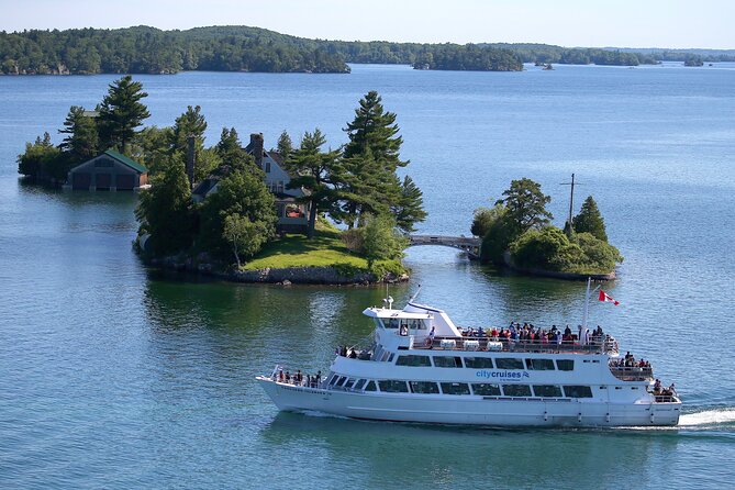 2-Hour Two Castle 1000 Islands Cruise from Ivy Lea - Zavikon Island and the shortest international bridge crossing