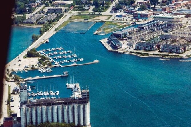 20 Minute Scenic Helicopter Private Tour - Route stop two: Niagara escarpment, ski hills, resorts, shoreline