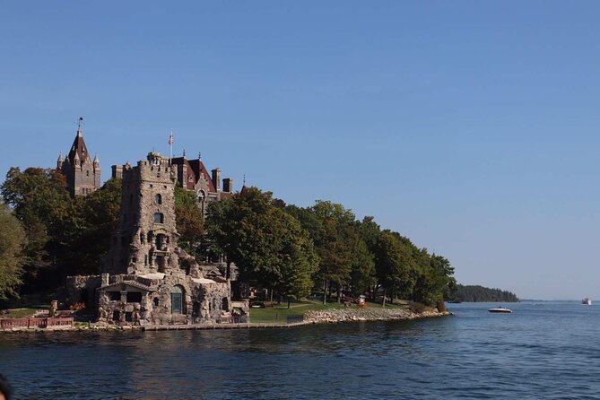3 Day and 2 Night Tour: Toronto, 1000 Islands, and Niagara Falls - The guide and bus driver make or break a group trip
