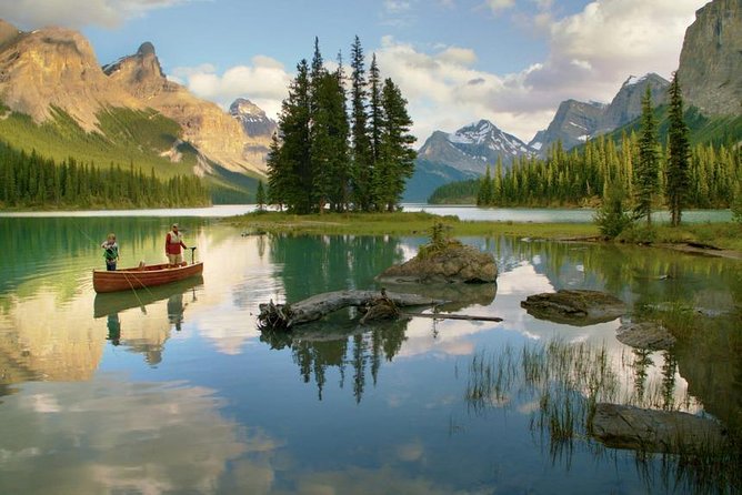 3-Day Authentic Jasper National Park Packaged Tour - Day 3: Pyramid Lake, Maligne Canyon, Athabasca Falls, and the Peyto and Emerald Finish
