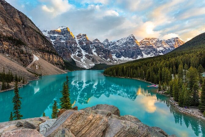 3-Day Canadian Rockies Tour: Yoho & Jasper National Park - Lake Louise and Moraine Lake, timed for photos and a little walking
