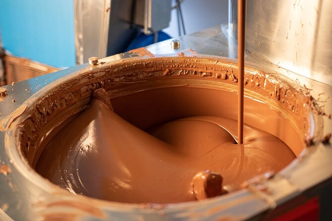 4-Hour Niagara Falls Boat Tour, Lunch & Maple Syrup Tasting - Maple Leaf Place lunch voucher and CFX Chocolatiers tasting
