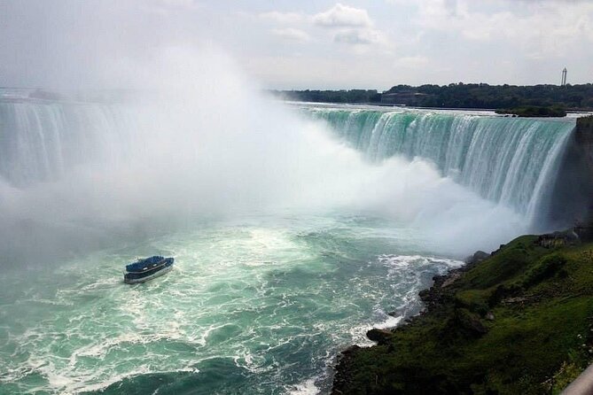4hr Niagara Falls Canada Tour includes the Boat and tunnels - A 4-hour Niagara Falls loop that actually makes sense