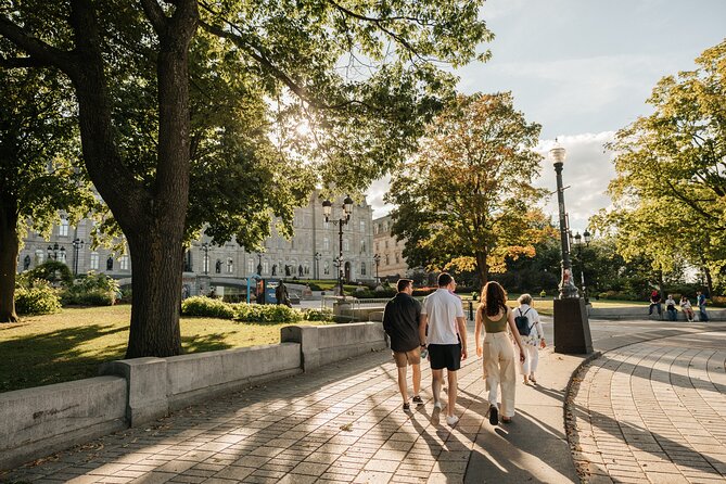 5-course Progressive Dinner on Grande-Allée and History Tour - Stop by stop: what the food courses feel like across the night