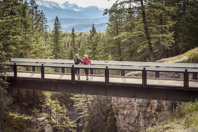 5 Day Rockies Mountains and Glaciers Tour, Icefield Parkway Hotel - Icefields first, then Banff and Jasper, in 5 well-paced days