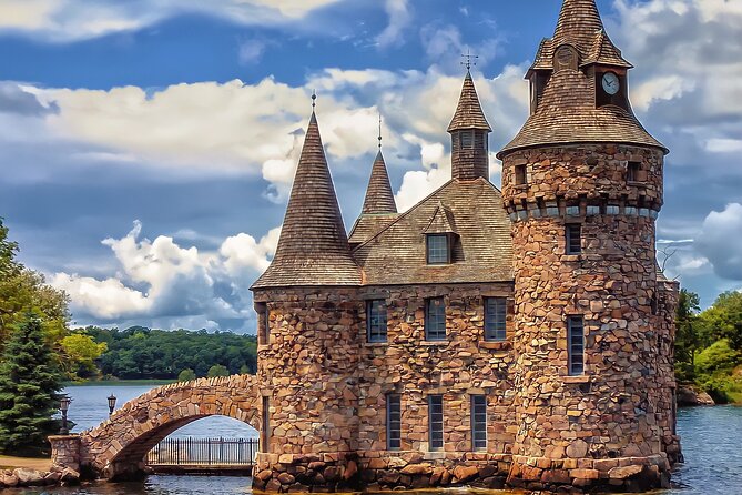 5-Hour 1000 Islands Boldt Castle Stopover Cruise from Gananoque - Deck comfort and planning: boarding, mobile tickets, and arriving early