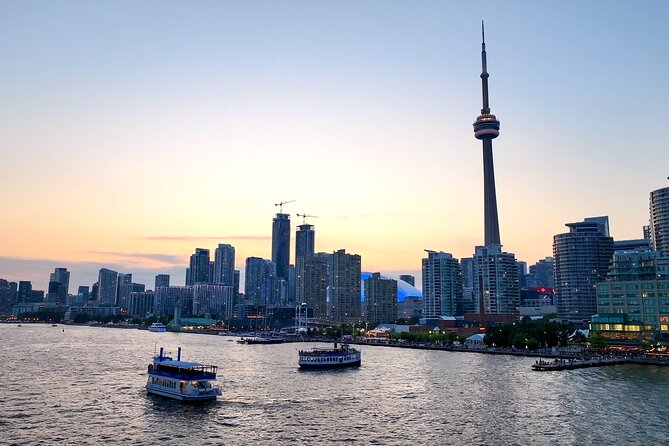 60-Minute Toronto Sightseeing Harbour Tour - Where to sit for the best views: deck vs cabin