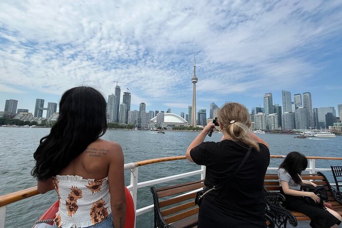 60-Minute Toronto Sightseeing Harbour Tour - GPS-triggered audio in 7 languages: clarity beats cramming