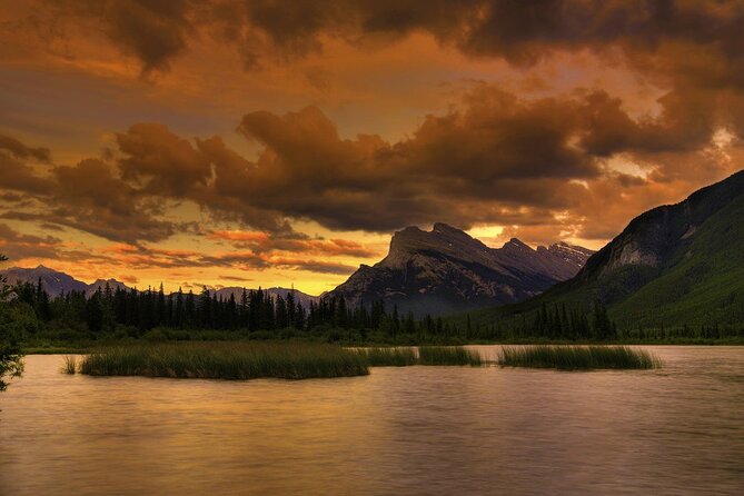 7 Days Canadian Rockies Camping Tour Package - Lake Louise mornings and Moraine Lake afternoons, then west to Golden