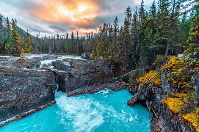 8 Iconic Stops. 12 Comfy Seats. See Banff's Best in First Class. - Summer Highlights: Moraine Lake Access and the Best Timing Strategy