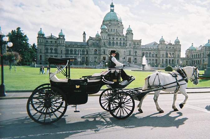 90-Minute The Capital Tour - Old Town waterfront buildings and the Empress finale
