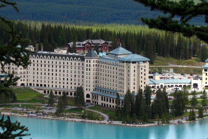 Airport Shuttle: Lake Louise <---> Calgary - Door-to-Door YYC to Lake Louise, Without the Rental Car Friction