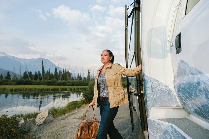 Alberta Transfer: Banff, Jasper, Lake Louise, Calgary - From Calgary into the Rockies: what the ride is like