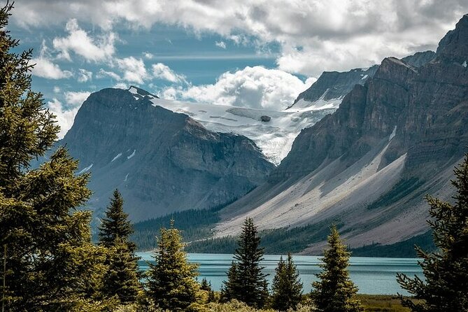Along Icefields Parkway: Peyto Lake, Bow Lake & Columbia Icefield - Crowfoot Glacier above Bow Lake: the quick stop that pays off