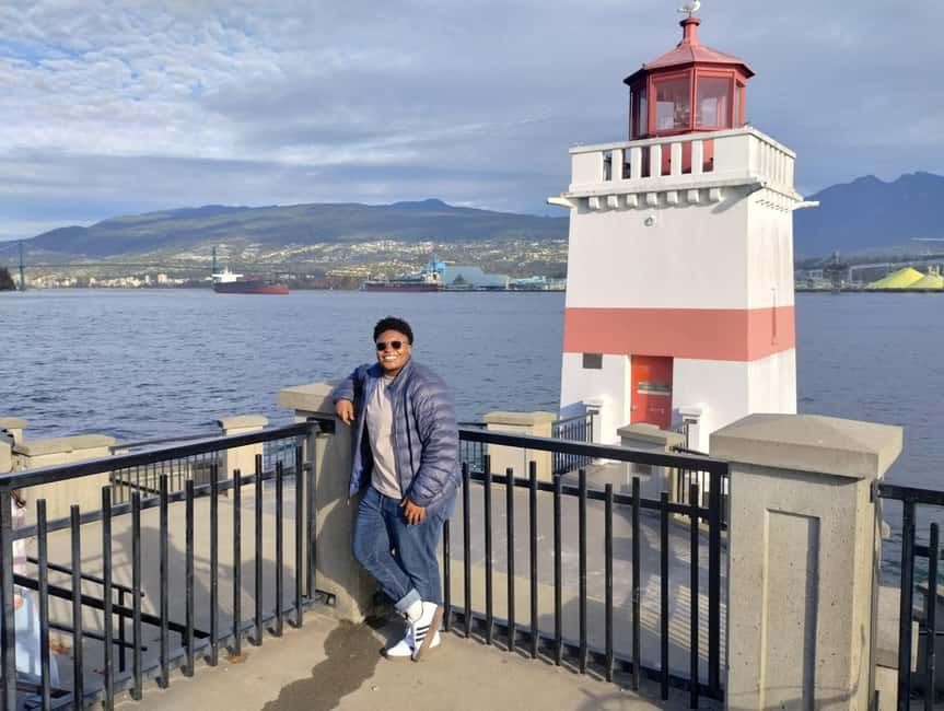 Aquarium & StanleyPark+20 Gem Spots+City/Vip Car+Small Group - Should you book this Stanley Park and Aquarium tour?