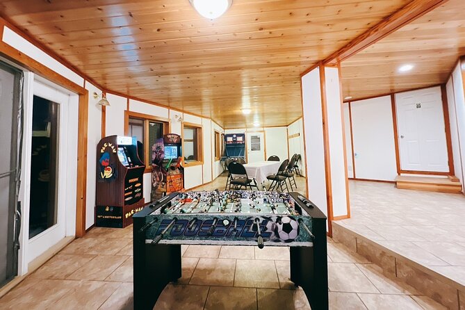 Aurora Chasing + Aurora Lodge - The Lodge Activities That Make Waiting Less Painful