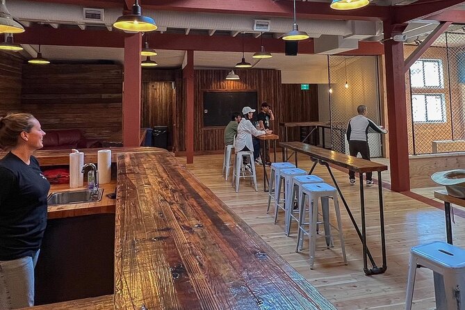 Axe Throwing in Victoria - How Axe Throwing in Victoria Works in One Hour