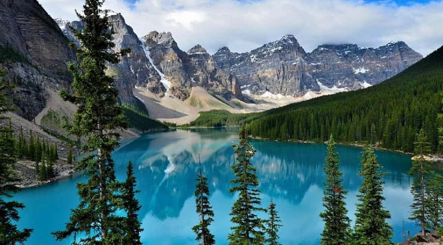 Banff/Calgary:Lake Louise,Moraine Lake,Emerald Lake Day Tour - A 9-hour Banff and Yoho loop that hits the big three