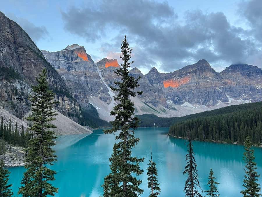 Banff/Canmore: Moraine Lake 1.5h & Lake Louise Half-Day Tour - Free professional photography: the underrated value