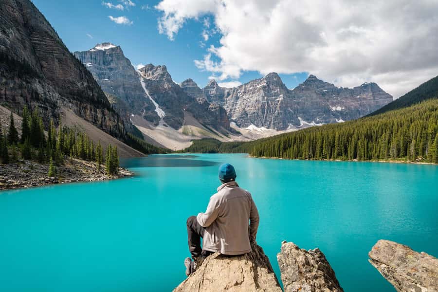 Banff/Canmore: Moraine Lake 1.5h & Lake Louise Half-Day Tour - Price and logistics: what you are really paying for