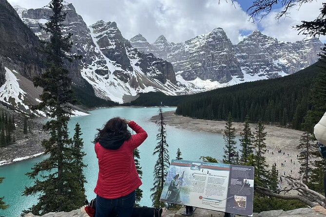 Banff/Canmore: Moraine Lake and Lake Louise Shuttle-90m each lake - Entering Moraine Lake Timing and What the Admission Covers