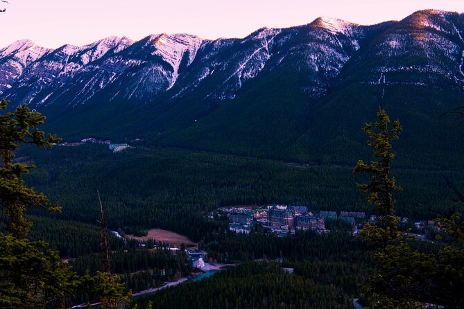Banff Deep 1 Day Tour in small group - Sulphur Mountain, Bow Falls, and Surprise Corner Photo Stops
