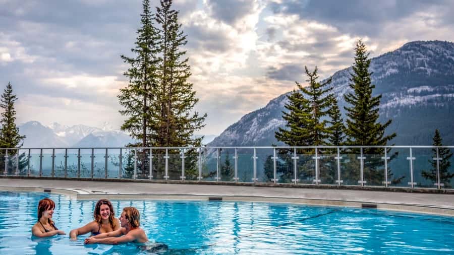 Banff: Gondola, Hot Springs, Bow falls & Three lakes tour - From Calgary to Lake Louise: the day starts with a big first impression