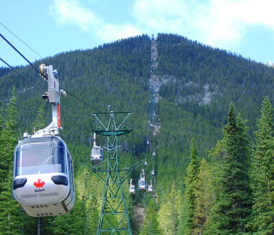 Banff: Gondola, Hot Springs, Bow falls & Three lakes tour - Lake Louise plus Gondola: why pairing them works