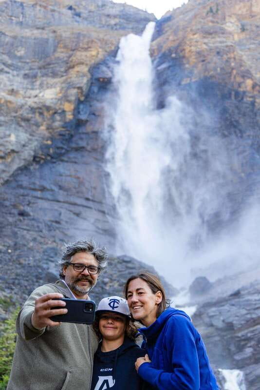 Banff: Grizzly Bear Refuge Tour with Lunch - Yoho National Park stops: Takakkaw Falls, Spiral Tunnels, and Emerald Lake