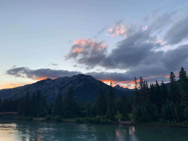 Banff: Guided Sunset and Stargazing Tour - Wildlife at Night: Safety Gear and What to Do When You See Animals