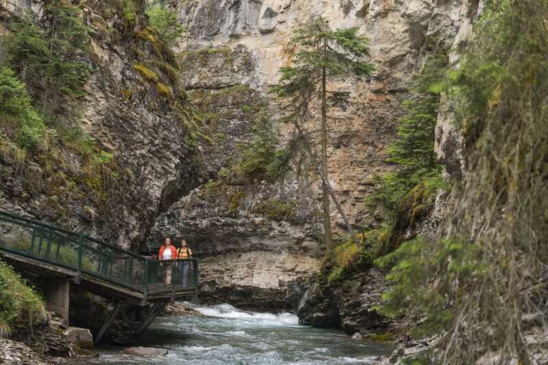 Banff: In-Depth Banff Area & Canyon Day Tour - The most praised part: a guide who keeps the day smooth