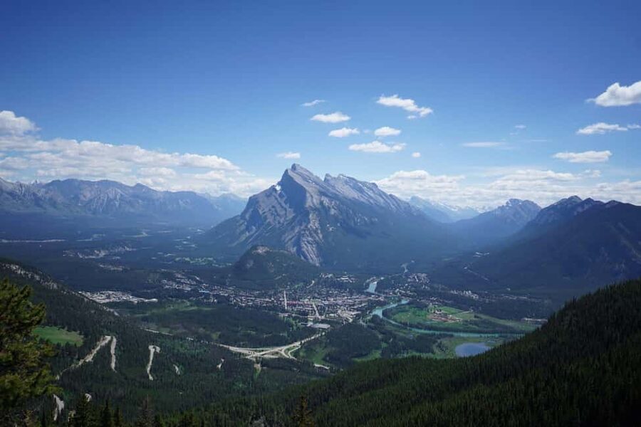Banff: Lake Louise,Emerald & Johnston Canyon+5More - Lake Louise Village lunch break: plan your food so you don’t lose time