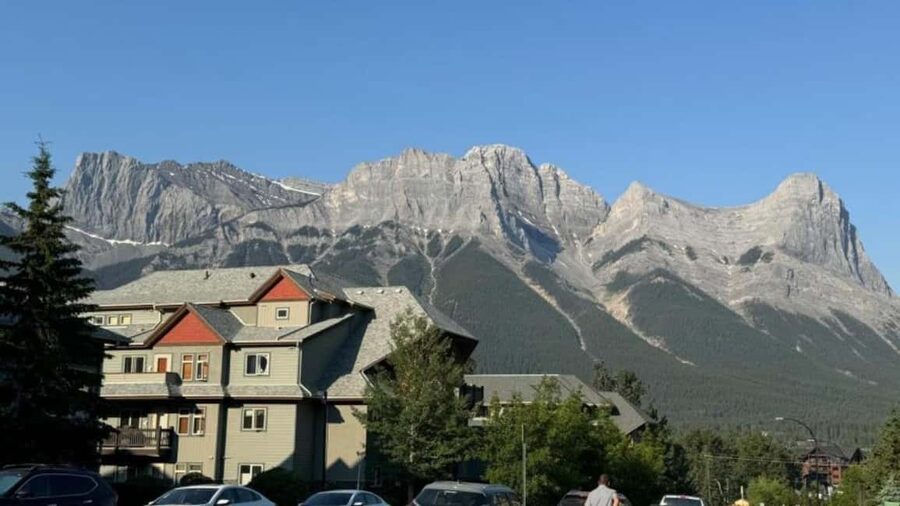 Banff : Lake Louise, Moraine, Emerald & Johnston Canyon tour - Price and value at about $51 per person, for an 11-hour day