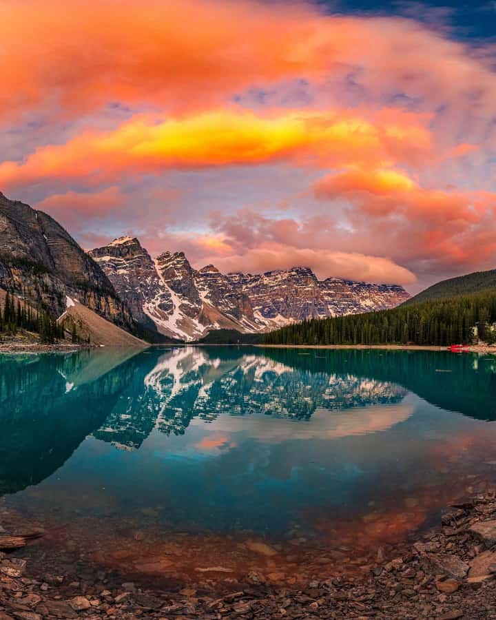 Banff: Lake Louise, Moraine, Emerald Lake & Canyon Day Trip - Key highlights worth your attention