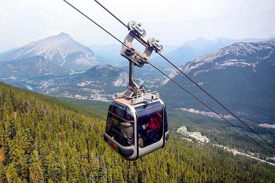 Banff:Lake Louise & Moraine Lake 1/2 Day Tour Canoe/Sightsee - Why Lake Louise and Moraine Lake feel like a two-for-one