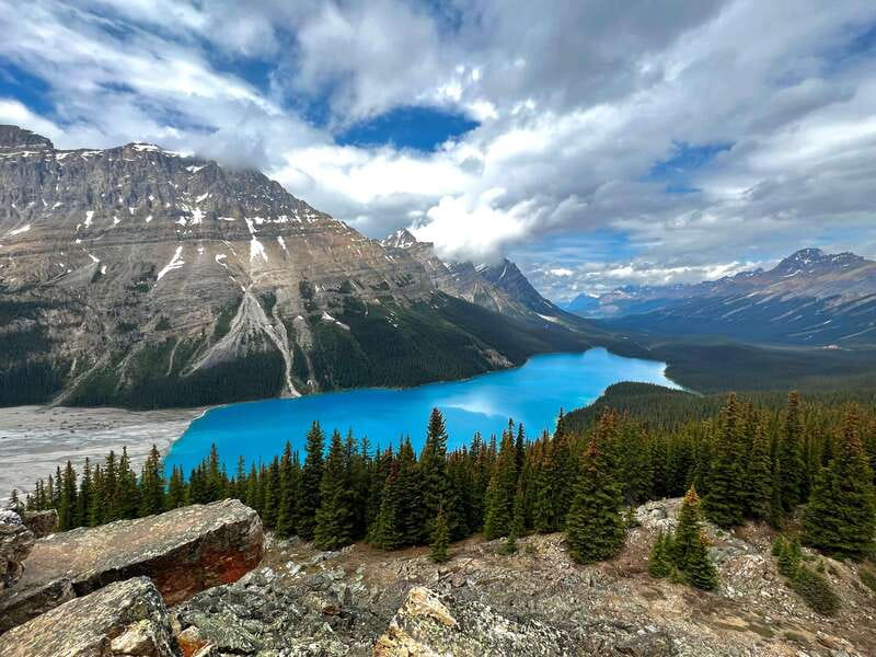 Banff - Lake Louise Moraine Lake and Icefields Parkway Tour - Two Jack Lake and Lake Minnewanka: Where the Day Warms Up