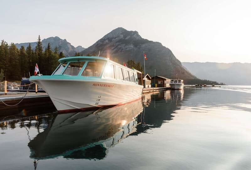 Banff: Lake Minnewanka Cruise - One hour on Lake Minnewanka: the view you get fast