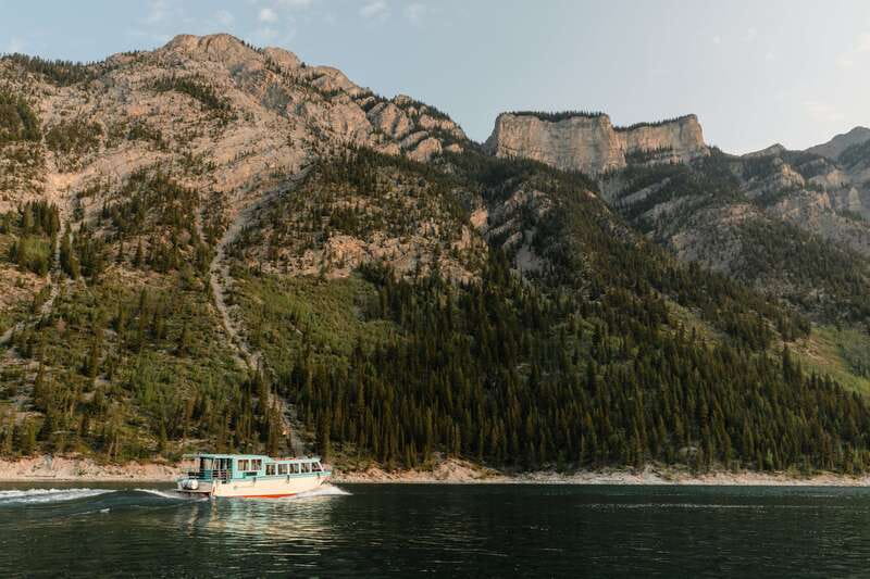Banff: Lake Minnewanka Cruise - Getting to the dock: Banff distance, parking stress, and transit