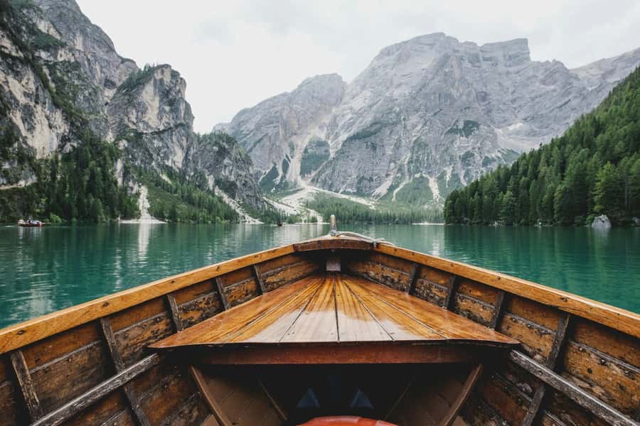 Banff: Moraine Lake, Lake Louise, Emerald Lake and Yoho Trip - Lake Louise Village lunch stop: plan for your budget and your hunger