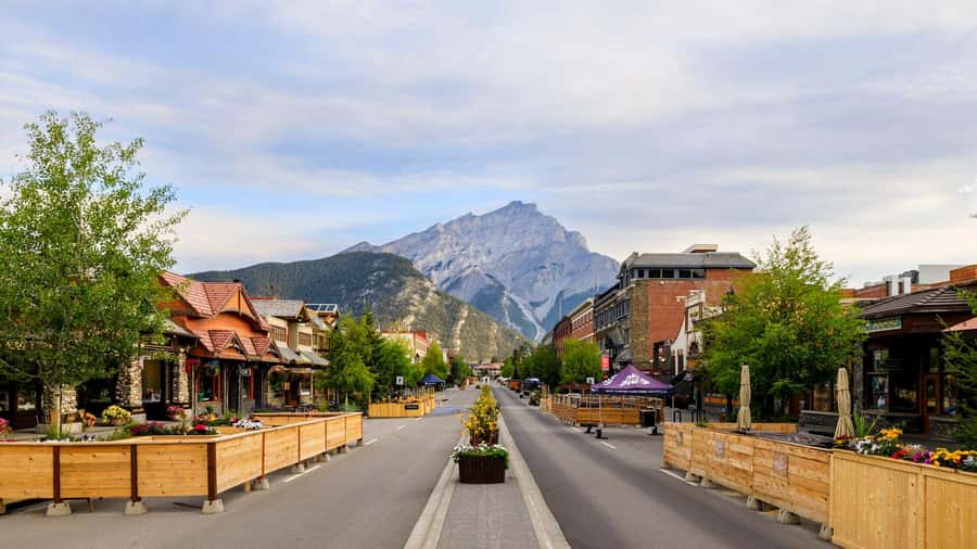 Banff: Moraine Lake, Lake Louise, Emerald Lake and Yoho Trip - Yoho National Park day: Emerald Lake color and Natural Bridge views