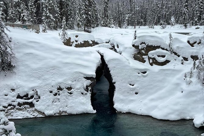 Banff Town ,Lake Louise, Moraine , Emerald & Johnston Canyon Tour - Emerald Lake and Natural Bridge: Quick Stops That Still Land Hard