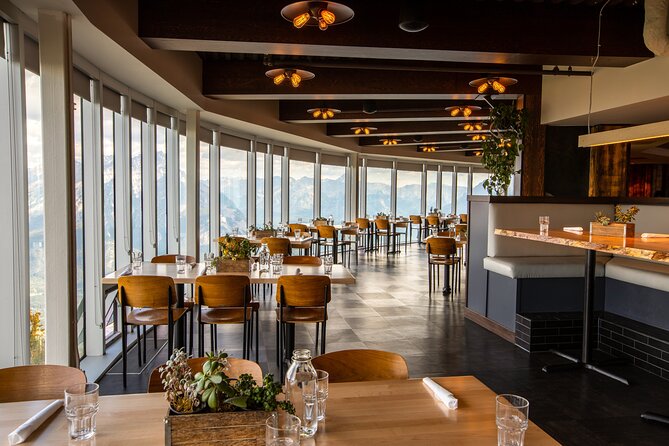 Banff Winter Tour Featuring Mountaintop Dinner and Banff Gondola - What the open-top vehicle means for comfort and photos