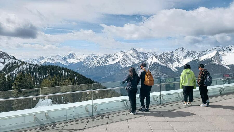 Banff: Winter Tour with Dinner & Nightrise at Banff Gondola - A 6-Hour Winter Rhythm: Open-Top Car, Photo Stops, Gondola Nightrise