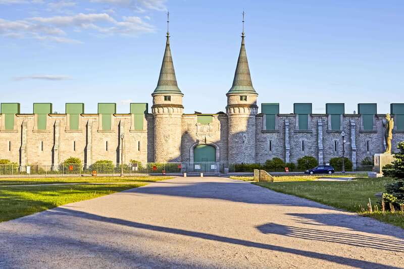 Best of Quebec City: Panoramic Bus Tour with Local Guide - Parliament Area and Civic Buildings: National Assembly, Notre-Dame, City Hall