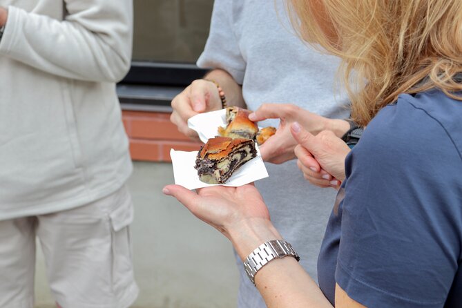 Beyond the Bagel: Montreal Jewish Food Walking Tour - Montreal’s Jewish Food Map: Three Neighborhoods, One Walk